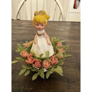 Vintage Inarco Girl Figures Gold Glitter Trim Porcelain & Floral Plastic Wreath